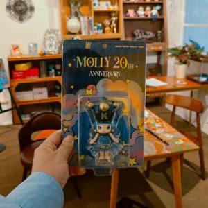 POP MART molly 20th anniversary mega royal molly 100% collectible collection blister card figure(brand new with blistercard)